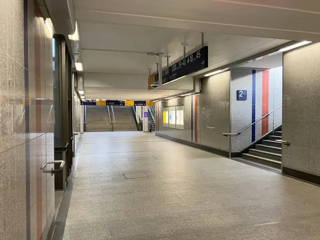 Eine wichtige Frage wird sein, ob und wie der Hauptbahnhof Kaiserslautern während der Generalsanierung von abzweigenden Strecken bedient werden kann. (Archivfoto) | Foto: Wolfgang Jung/dpa