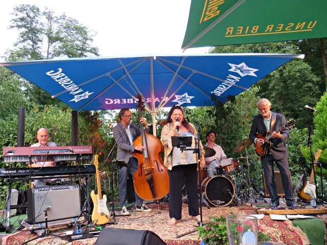 ElVille Bluesband mit Gastsängerin Helena Paul | Foto: Brigitte Melder