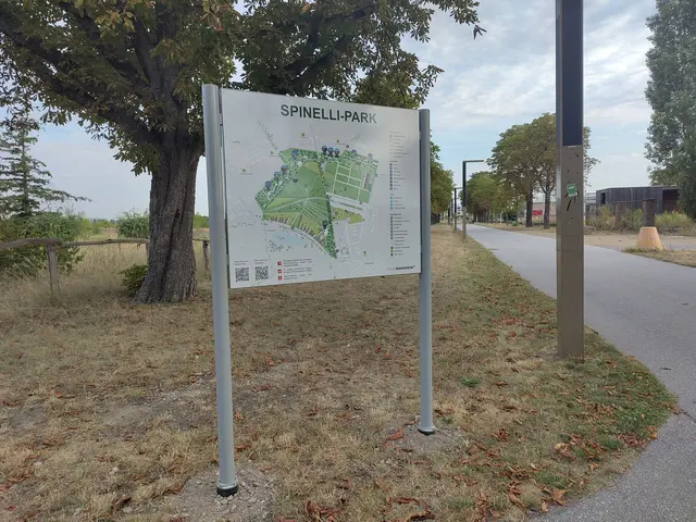 Die neuen Schilder stehen an den Parkzugängen und helfen bei der Orientierung im Spinelli-Park. | Foto: Stadt Mannheim