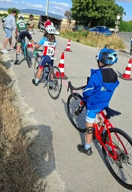 In den Startvorbereitungen benötigte Lars Bierling noch seine blaue Jacke | Foto: |FBierling