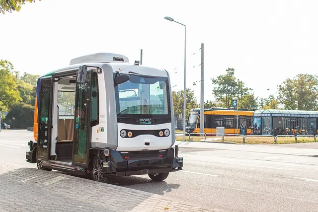 E-Minibusse waren bis 2023 auf dem Testfeld in Dammerstock (Karlsruhe) unterwegs. Das KIT Karlsruhe erforschte Technik und Akzeptanz interdisziplinär.  | Foto: Paul Gärtner/KVV