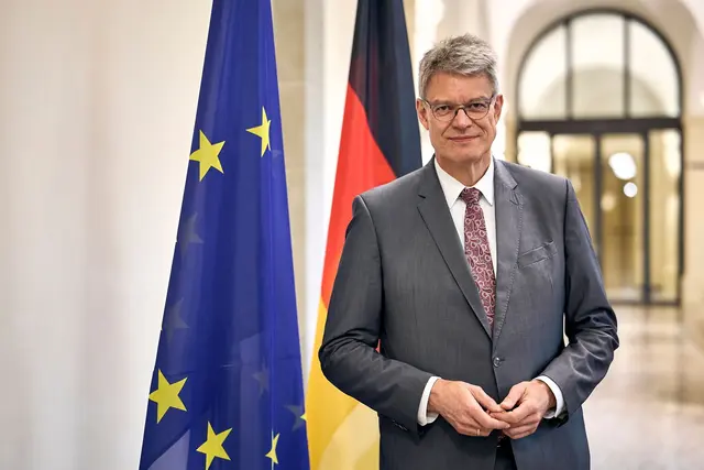 Im Zuge der Kabinettsumbildung muss Bundesverkehrsminister Patrick Schnieder (CDU) seinen Posten räumen. (Archivbild) | Foto: Michael Ukas/dpa