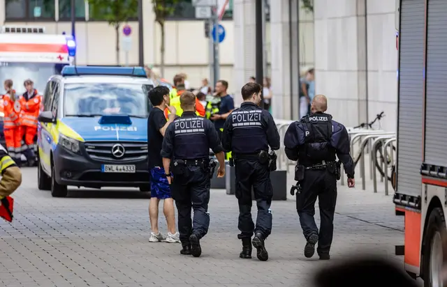 Die Tat ereignete sich in einem großen Einkaufszentrum nahe dem Stuttgarter Hauptbahnhof.  | Foto: Christoph Schmidt/dpa