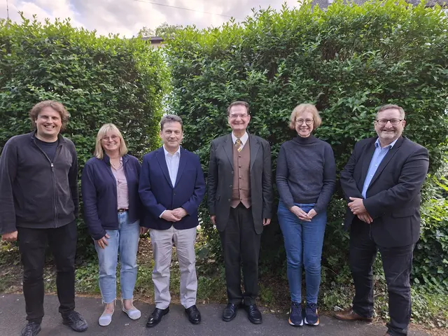 Foto: Christa Wien: Auf dem Bild sind zu sehen v.l.n.r. Dirk Wippert, Rita Becker-Scharwatz, Stefan Rinck, Ulrich A. Wien, Angelika Hey und Björn Kilian.

 | Foto: Christa Wien