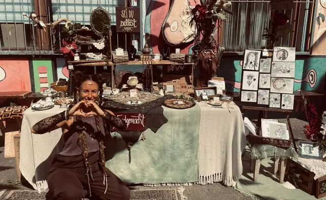 Sommer-Highlight in Neustadt: Soku lädt zum Ibiza Hippie Day und Night Market ein. Auch die liebe Nina ist wieder mit ihrem Stand vertreten. | Foto: Nina Müller