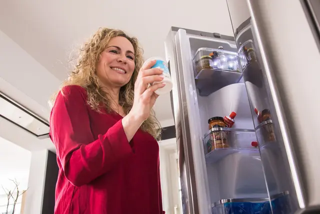 Vielseitiger Küchenklassiker: Sahne sorgt in der Küche für cremige Soßen und Desserts. | Foto: Christin Klose/dpa-mag