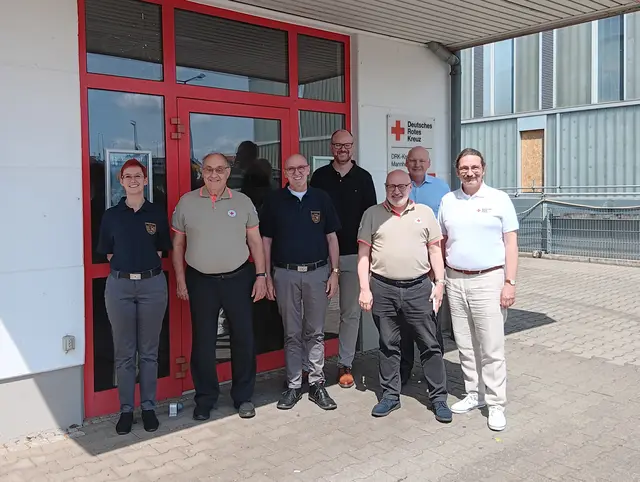 Delegation des Französischen Roten Kreuzes aus dem Département Bas-Rhin zu Gast beim DRK-Kreisverband Mannheim: Jennifer Matthäus, Pierre Weiss, Jürgen Wiesbeck, Alexander Heß, Thierry Weishaupt, Sándor Mohácsi, Rudolf Large (von links nach rechts) | Foto: Rudolf Large