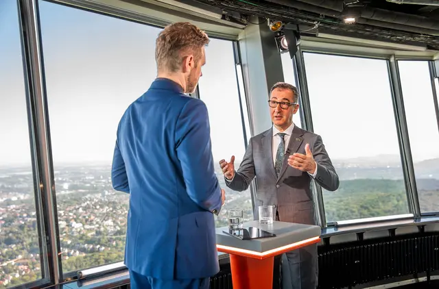 Cem Özdemir: Im „SWR Aktuell Sommerinterview“ fordert der Ministerpräsident einen härteren Kurs gegen chinesische Autohersteller. | Foto: SWR - Südwestrundfunk