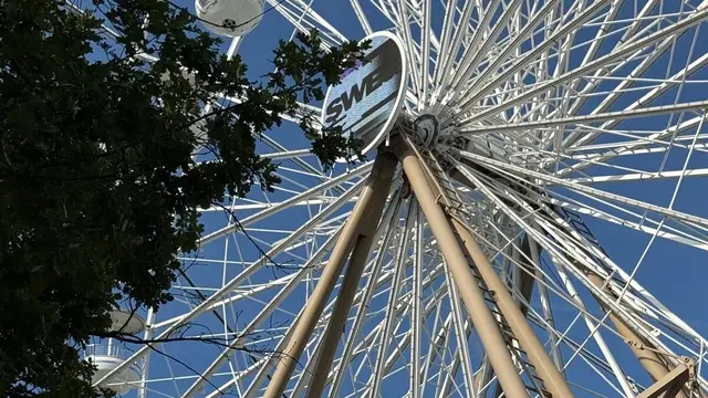 Hoch hinaus: Das Riesenrad bietet einen Blick über das Festivalgelände und die Günther-Klotz-Anlage. | Foto: Thorsten Kornmann