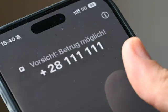 Oh, vielleicht Betrüger? Dann lieber nicht rangehen oder gleich blockieren. Viele Telefone warnen auch schon vor eventuell betrügerischen Anrufen. | Foto: dpa