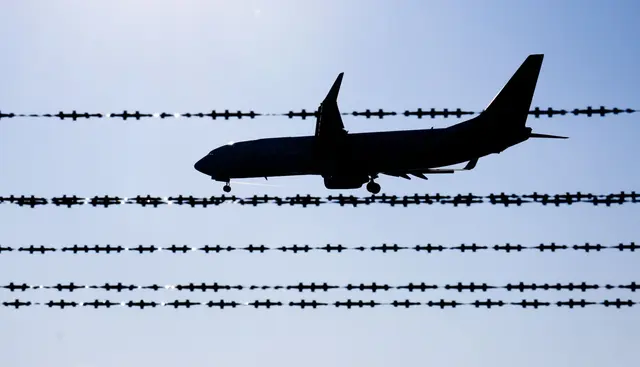 Der Bund hat den Weg für mehr Abschiebungen nach Afghanistan geebnet. (Symbolbild) | Foto: Julian Stratenschulte/dpa