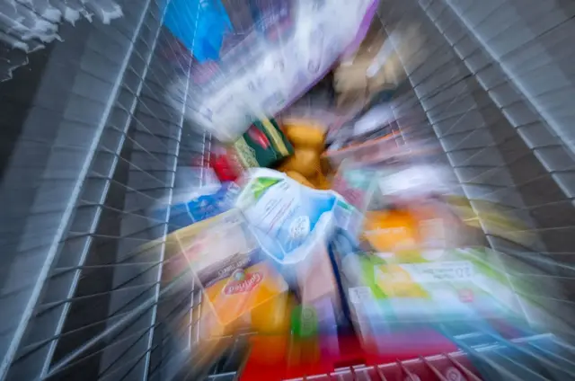 Wird ein Lebensmittel als "fettreduziert" beworben, so muss es mindestens 30 Prozent weniger Fett enthalten als vergleichbare Produkte | Foto: dpa