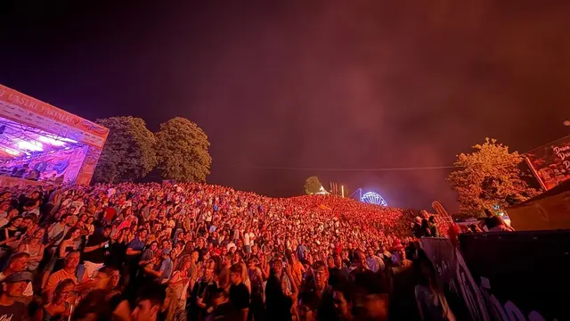 Die Menge vor der Hauptbühne zeigt, warum "Das Fest" zu den beliebtesten Festivals Deutschlands zählt. | Foto: Thorsten Kornmann