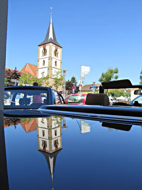 Spiegelung im Autolack | Foto: Brigitte Melder