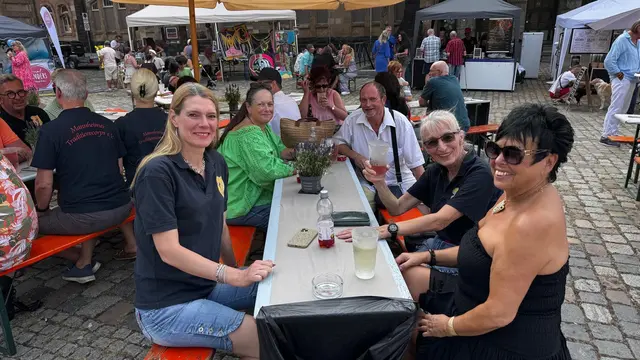 Gute Unterhaltung mit Freuden auf dem Toulon-Platz | Foto: MTC/DiJ