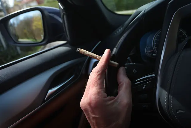 Ein Joint am Steuer ist keine gute Idee. (Archivbild) | Foto: Karl-Josef Hildenbrand/dpa
