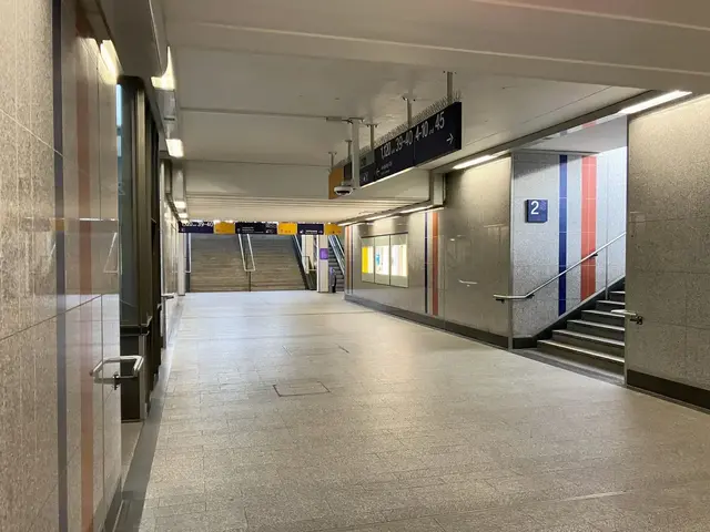Eine wichtige Frage wird sein, ob und wie der Hauptbahnhof Kaiserslautern während der Generalsanierung von abzweigenden Strecken bedient werden kann. (Archivfoto) | Foto: Wolfgang Jung/dpa