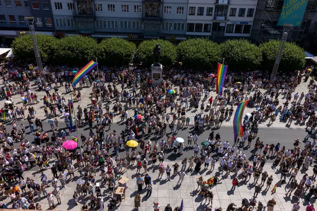Am CSD in Mainz nahmen den Veranstaltern zufolge rund 12.000 Menschen teil. (Archivbild) | Foto: Helmut Fricke/dpa