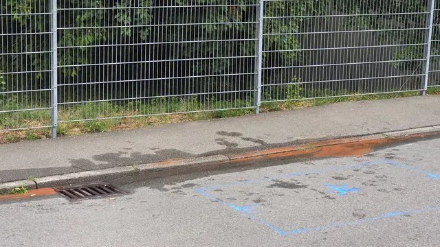 Oberflächlich ist nicht viel zu sehen vom Wasserrohrbruch in der Neufferstraße | Foto: Jens Vollmer