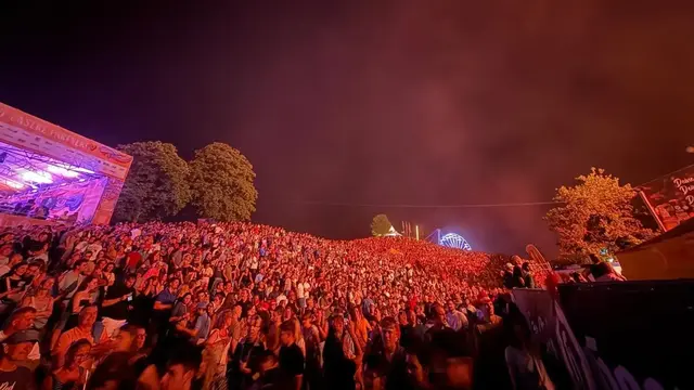 Die Menge vor der Hauptbühne zeigt, warum "Das Fest" zu den beliebtesten Festivals Deutschlands zählt. | Foto: Thorsten Kornmann