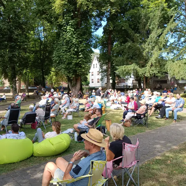 Viele Besucher lauschten der Musik  | Foto: Theresa von Blohn
