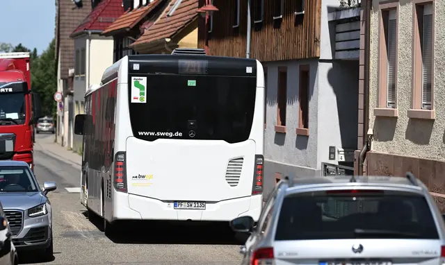 In ländlichen Regionen sind Busse manchmal die einzigen öffentlichen Verkehrsmittel. | Foto: Uli Deck/dpa
