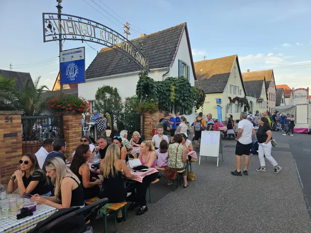 Das Weinfest der Freundschaft verwandelt Duttweiler vom 7. bis 10. August wieder in einen Treffpunkt für Weinfreunde aus nah und fern. | Foto: Eva Bender