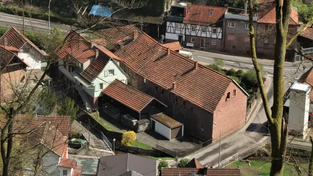 Wappenschmiede, Sägemühle und ehemalige Mahlmühle unterhalb der stauferzeitlichen Burgruine Elmstein.  | Foto: Benno Münch
