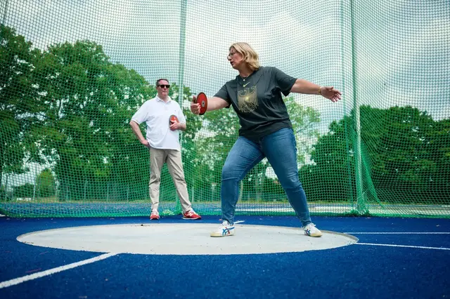 Rehlinger (r) und Schweitzer maßen sich schon im Sport - essen sie bald auch einen Saumagen? (Archivbild) | Foto: Oliver Dietze/Staatskanzlei des Saarlandes/dpa