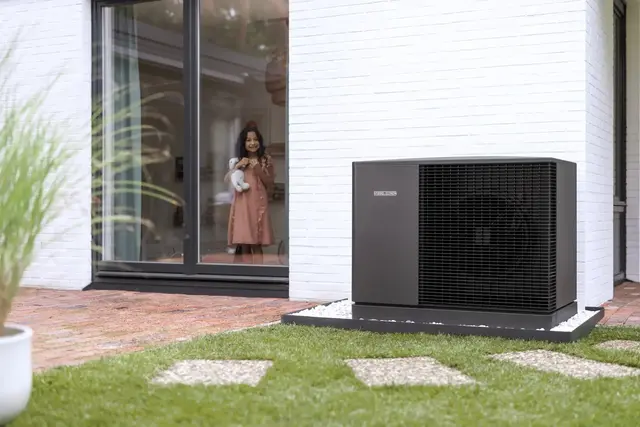 Kühlen mit Wärmepumpe über das Heizsystem, Voraussetzungen und Kondenswasserschutz. | Foto: STIEBEL ELTRON