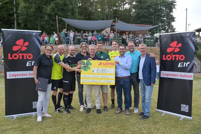 Das Benefizspiel erbrachte 8.000 Euro zugunsten der Heinrich-Kimmle-Stiftung  | Foto: red