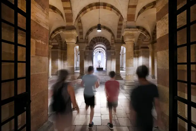 Bei Hitze ist es hier besonders angenehm: die Krypta im Dom zu Speyer | Foto: Domkapitel Speyer/Klaus Landry