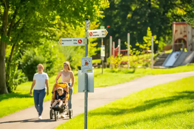 Der 1,5 Kilometer lange Rundweg in der Markwardanlage in Annweiler am Trifels trägt erneut das Siegel „Barrierefreiheit geprüft“. | Foto: Verein SÜW Annweiler am Trifels, Dominik Ketz