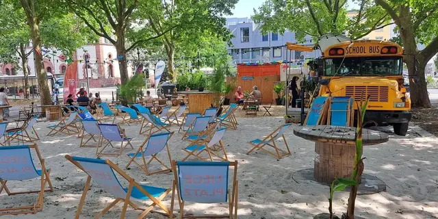 Urlaubsgefühl pur: In der Neuen Stadtmitte ist die Lorito Beach Bar entstanden | Foto: Monika Klein