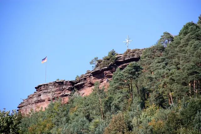 Nedingfelsen vom Tal aus gesehen | Foto: Jens Vollmer