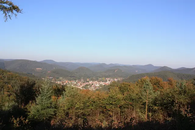 Wasgau Hügellandschaft soweit das Auge reicht auf dem Schusterpfad in Hauenstein | Foto: Jens Vollmer