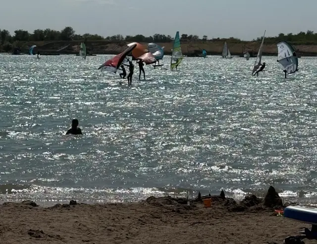 Der Epplesee verbindet Badevergnügen mit Wassersport und zieht Besucher aus Baden und der Pfalz an. | Foto: thk
