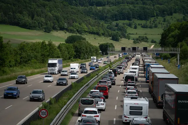 Die A8 ist ein Stauhotspot in Baden-Württemberg. Am ersten Ferienwochenende könnte es besonders voll werden. (Archivbild) | Foto: Markus Lenhardt/dpa