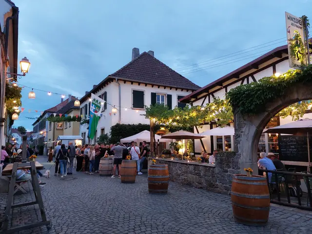 „Forster Weinkerwe beim Ungeheuer“: Weinvielfalt und Musik vom 31. Juli bis 3. August | Foto: Tourist-Info Deidesheim