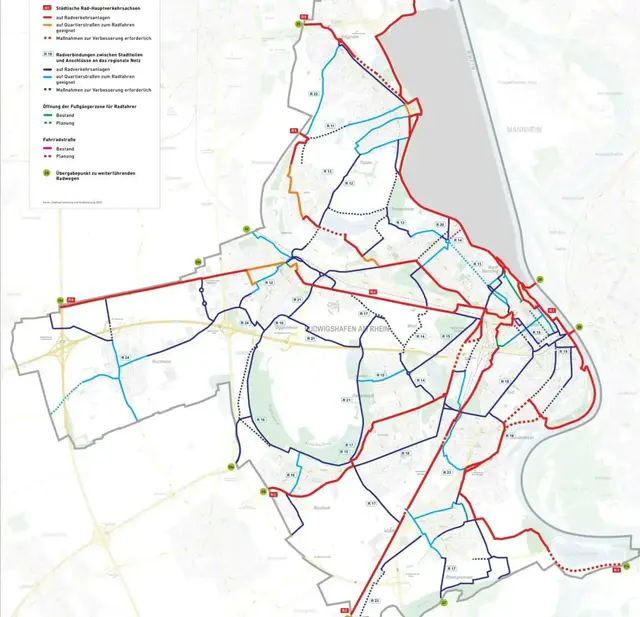 Radroutenplan 2022: Das Radverkehrskonzept, das gerade bearbeitet wird, fußt auf diesem Plan. Änderungen sind etwa Ergänzungen zum Lückenschluss einzelner Routen und die Idee der Umweltverbundbrücke.  | Foto: Stadt Ludwigshafen
