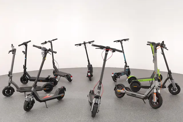 Der ADAC hat zehn aktuelle E-Scooter mit Straßenzulassung getestet - mit positivem Ergebnis. | Foto: ADAC/dpa-mag