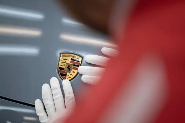 Porsche streicht in den kommenden Jahren Tausende Stellen. (Archivbild) | Foto: Marijan Murat/dpa