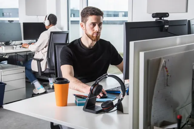 Auch wer sich intern auf eine Stelle bewerben will, muss das Schreiben in der Freizeit verfassen. | Foto: Christin Klose/dpa-mag