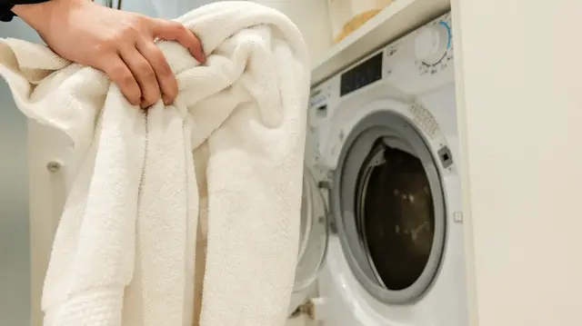 Handtücher waschen ist simpel, braucht dennoch die richtige Routine. | Foto: shine.graphics/stock.adobe.com