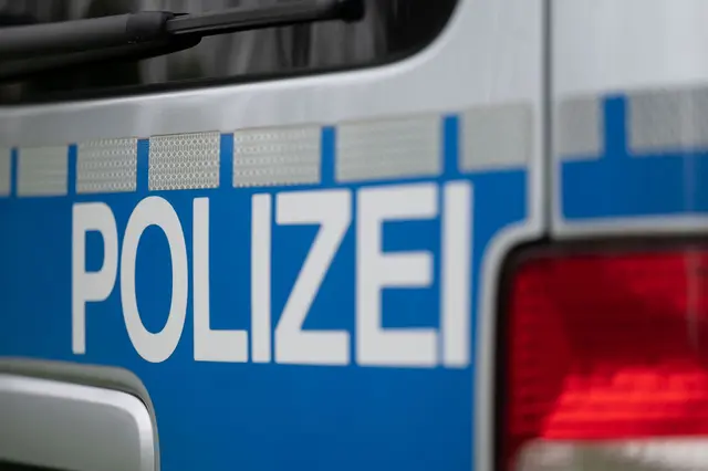 Gegen den schwer verletzten Biker wird wegen mehrerer Verstöße ermittelt. (Archivbild) | Foto: Marijan Murat/dpa