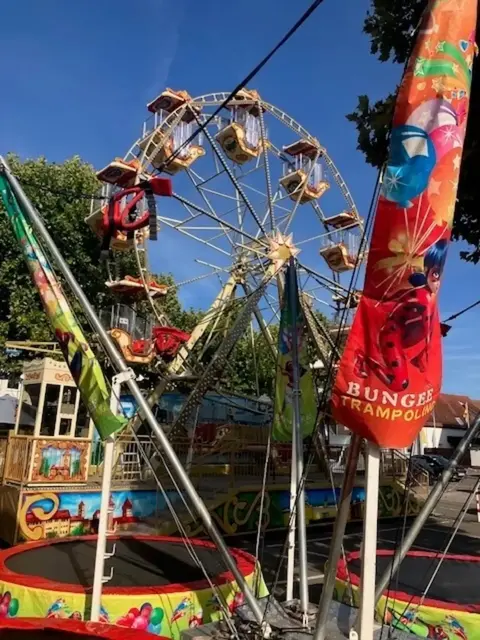  Das Riesenrad sorgt für besondere Ausblicke.   | Foto: Lars Robbe