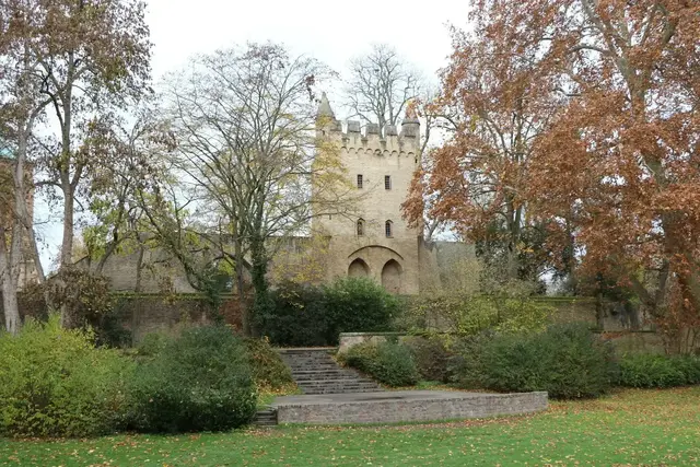 Das Heidentürmchen im Domgarten von Speyer - beliebtes Fotomotiv der Touristen | Foto: Heike Schwitalla