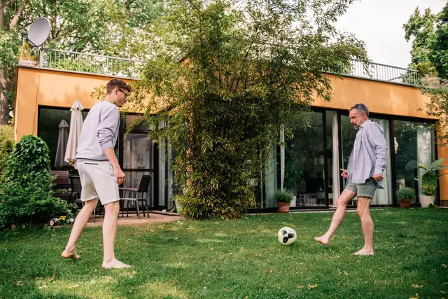 Vor dem Housesitting sollte unbedingt der private Haftpflichtversicherer kontaktiert werden, um zu klären, was im In- und Ausland versichert ist. | Foto: Zacharie Scheurer/dpa-mag