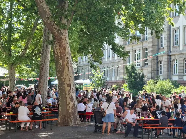 Ein Schulfest bringt Familien, Ehemalige und das Kollegium zusammen und unterstützt Projekte an der Schule. | Foto: Stadt Mannheim