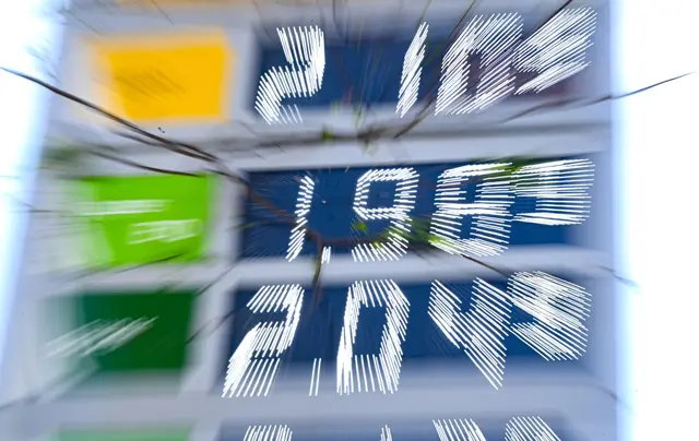 Die Benzinpreise im Saarland sind im Juli spürbar um 28,1 Prozent gestiegen. (Symbolbild) | Foto: Bernd Weißbrod/dpa